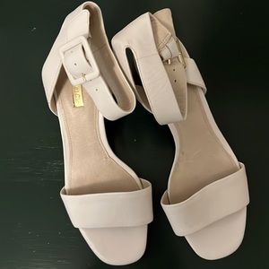 Louise er Cie ecru sandals with tan block heel